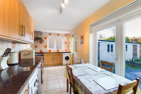 41 Overbury Crescent, New Addington, Croydon, CR0 0LR