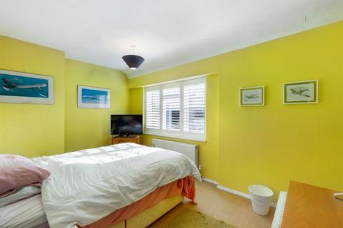 41 Overbury Crescent, New Addington, Croydon, CR0 0LR