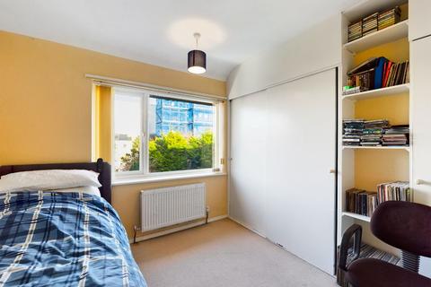 41 Overbury Crescent, New Addington, Croydon, CR0 0LR