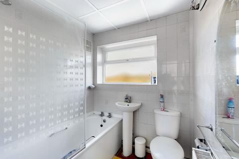 41 Overbury Crescent, New Addington, Croydon, CR0 0LR