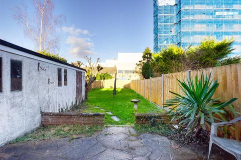 41 Overbury Crescent, New Addington, Croydon, CR0 0LR