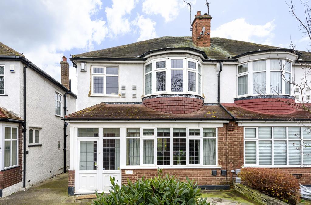 Footscray Road, London, SE9 3 bed semi-detached house - £575,000