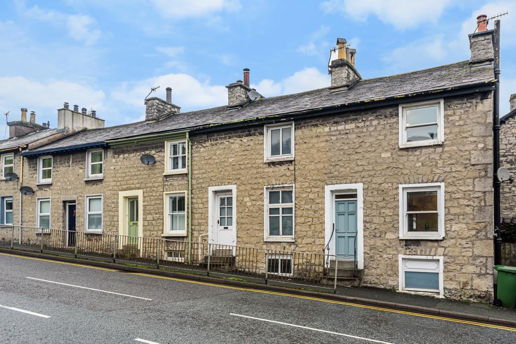 51 Windermere Road, Kendal, Cumbria... 2 bed end of terrace house £