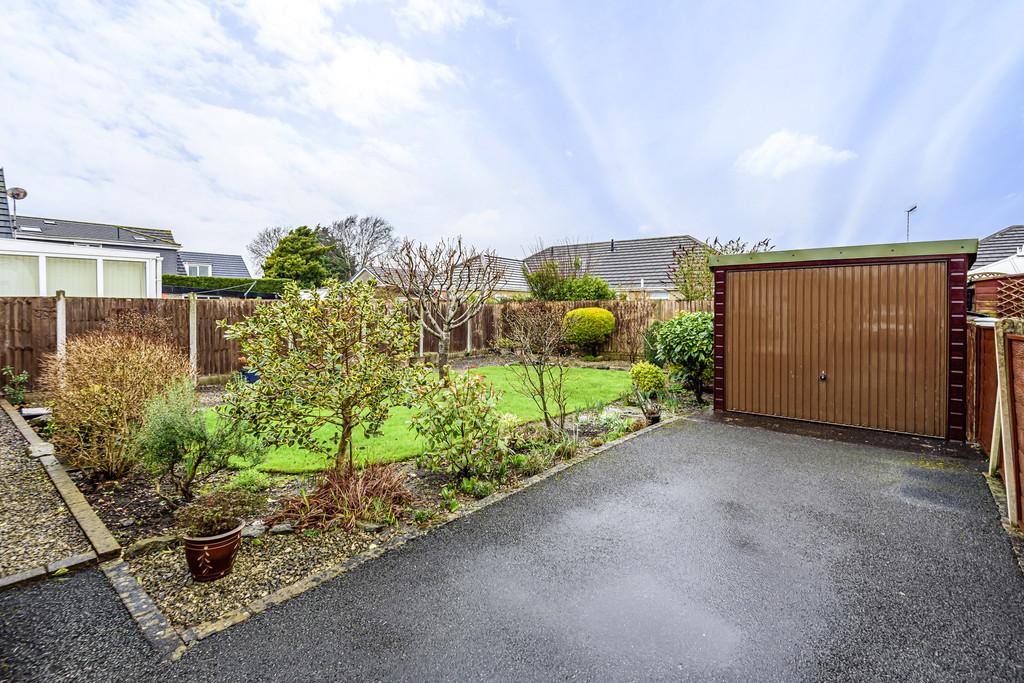 Rear Garden &amp; Detached Garage