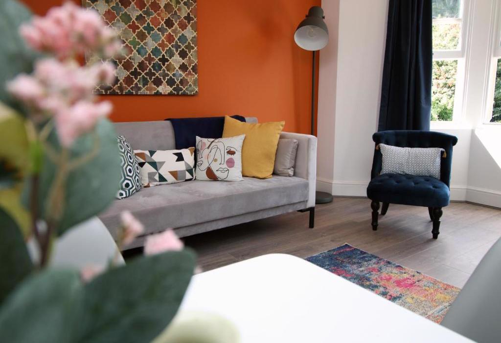 Stone House, Cardiff, Caerdydd 3 bed serviced apartment £3,700 pcm (£