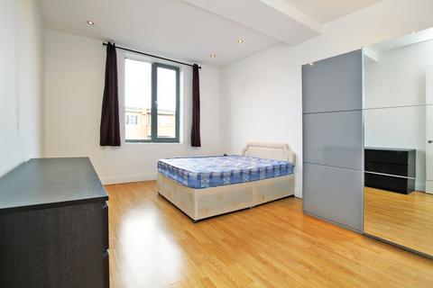2 bedroom apartment to rent, Commercial Road, London