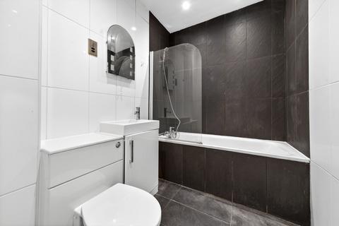 2 bedroom apartment to rent, Commercial Road, London