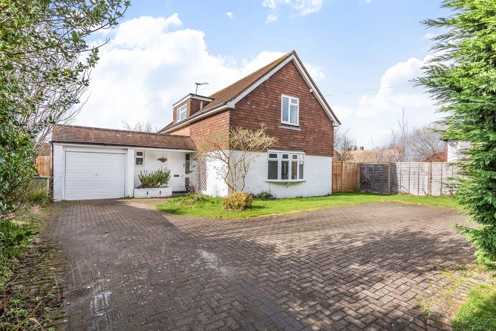Perry Hill, Worplesdon 3 bed detached house - £750,000