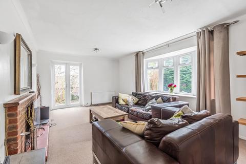 Place Cottage Perry Hill, Worplesdon, Guildford, GU3 3RD