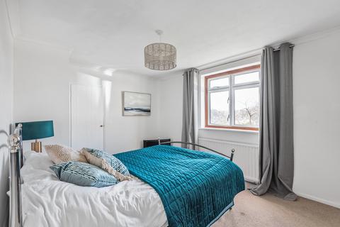 Place Cottage Perry Hill, Worplesdon, Guildford, GU3 3RD
