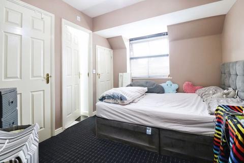 2 bedroom flat for sale, Parsons Road, Langley Woods