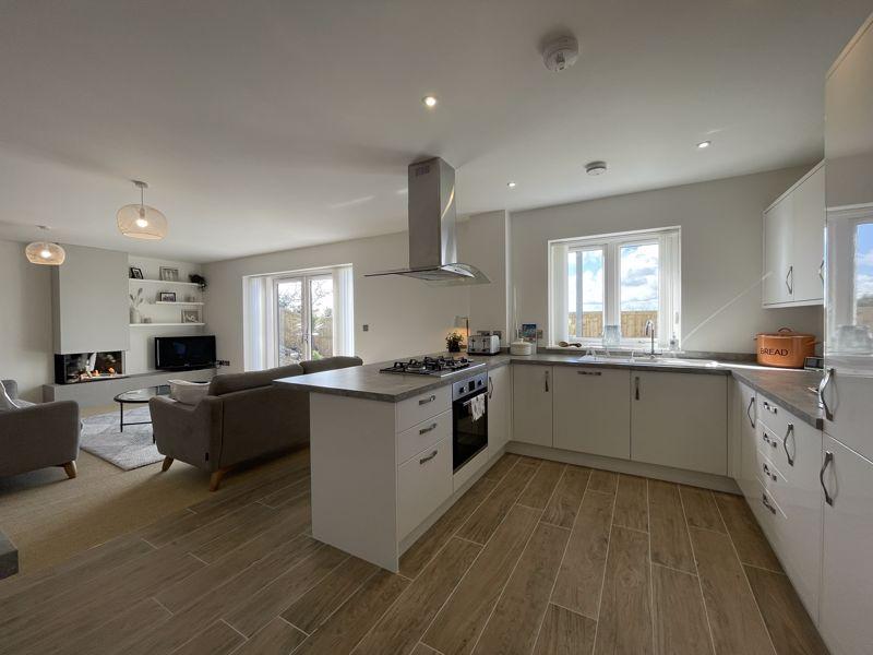 Kitchen / Living /