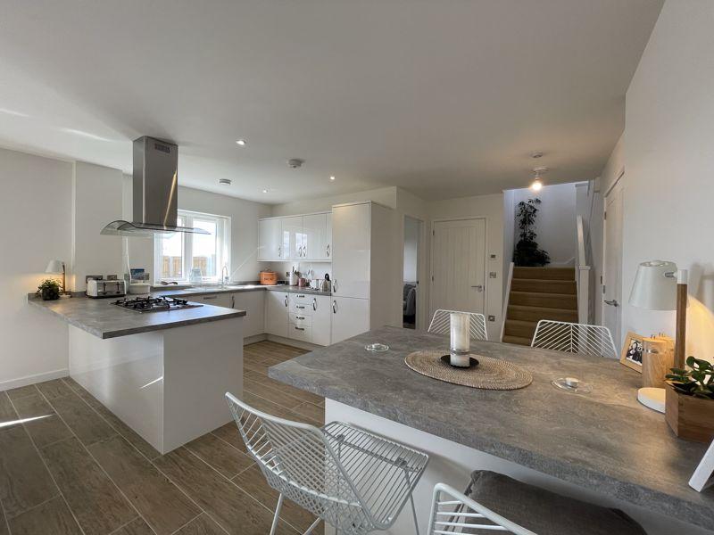 Kitchen / Living /