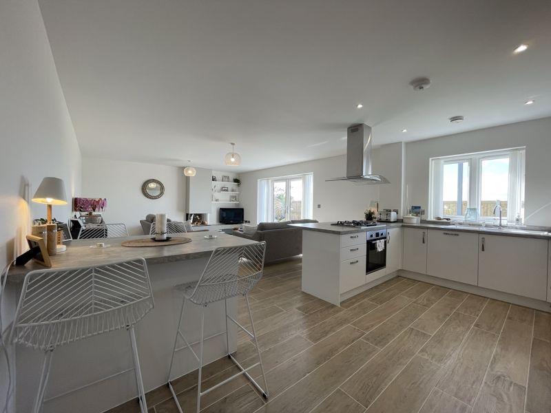 Kitchen / Living /