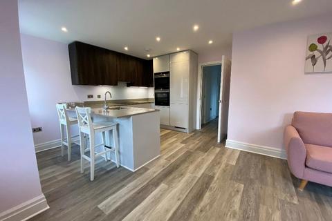 2 bedroom flat for sale, Limpsfield Road, Warlingham, Surrey, CR6 9RL