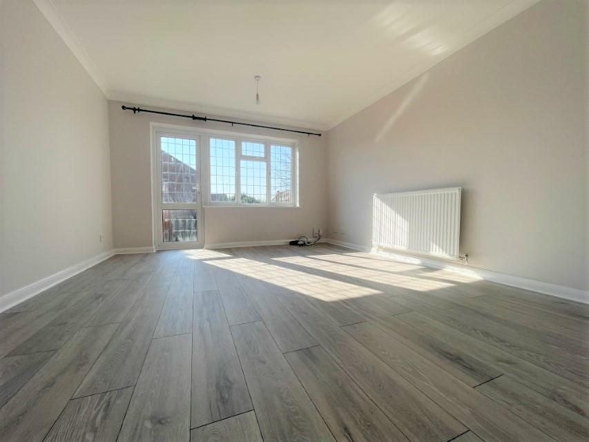Bushmead Road, Luton, LU2 7YT 2 bed terraced house £1,200 pcm (£277 pw)