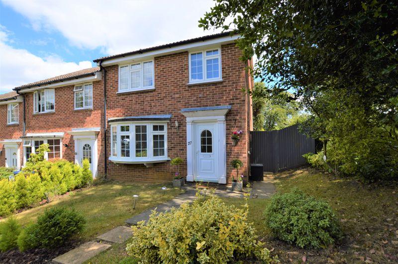 Chichester Close, Witley 3 bed end of terrace house £475,000