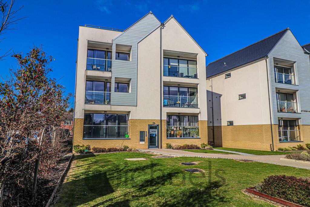 Point Chase, Marks Tey, Colchester, CO6 2 bed apartment £220,000