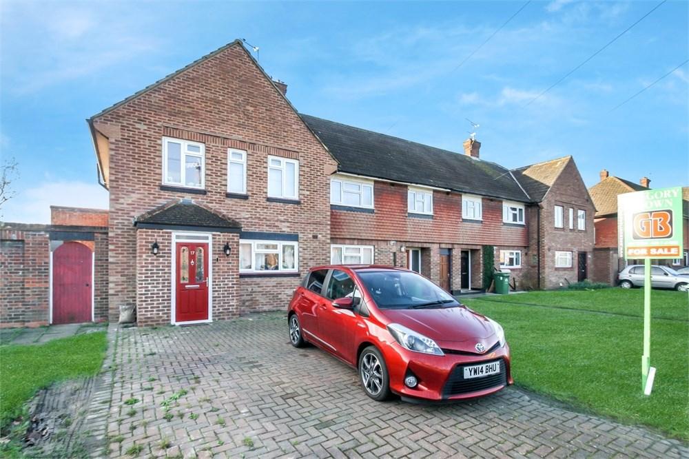Elizabeth Avenue, STAINESUPONTHAMES, TW18 3 bed end of terrace house
