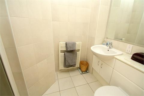 1 bedroom apartment for sale, Thames Edge Court, STAINES-UPON-THAMES, TW18