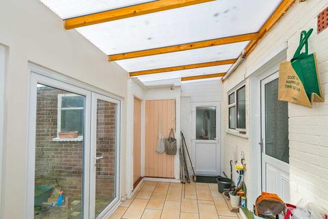 14 Chester Close, Bletchley, Milton Keynes, MK3 5JY