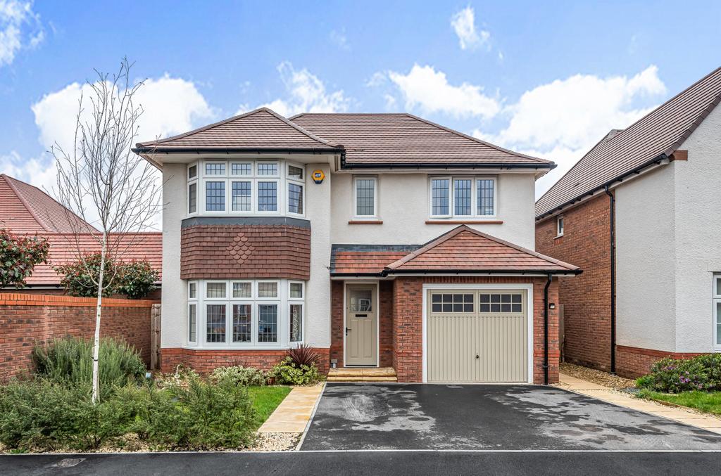 Emerald Crescent, Abbey Farm, Swindon, Wiltshire, SN25 4 bed detached