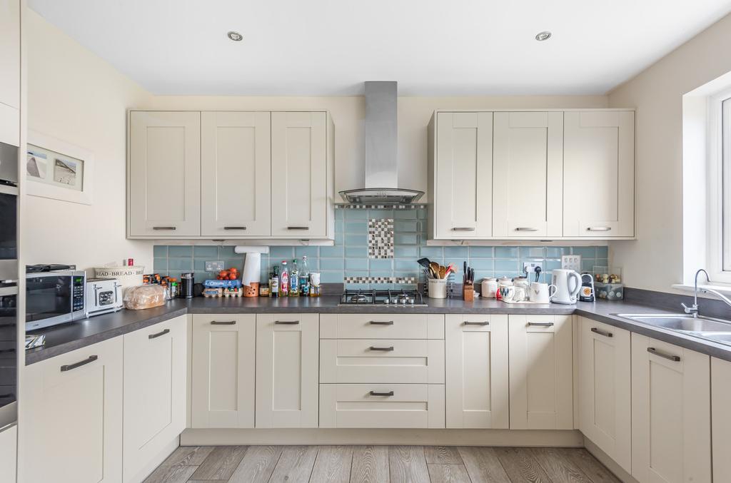 Emerald Crescent, Abbey Farm, Swindon, Wiltshire, SN25 4 bed detached