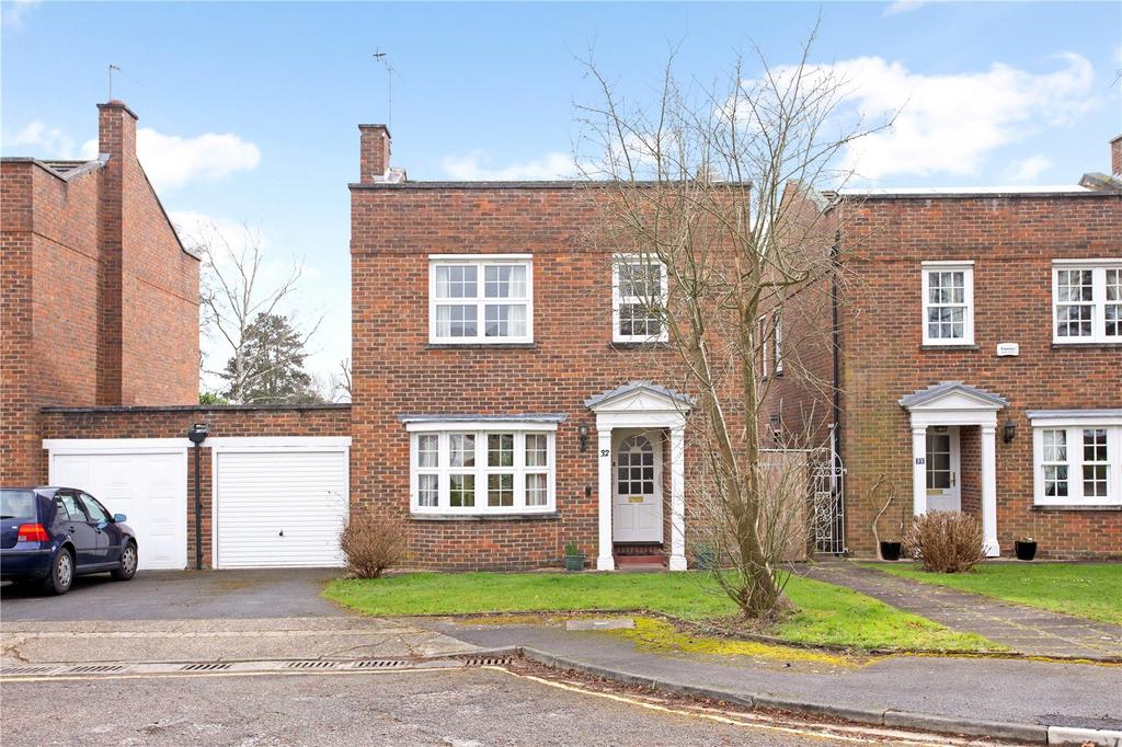 Gateway Close, Northwood, Middlesex, HA6 3 bed link detached house for