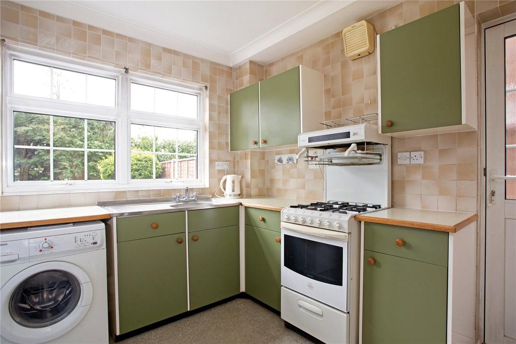 Gateway Close, Northwood, Middlesex, HA6 3 bed link detached house £