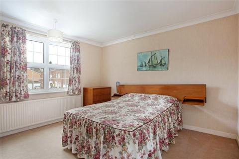 32 Gateway Close, Northwood, HA6 2RW