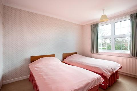 32 Gateway Close, Northwood, HA6 2RW