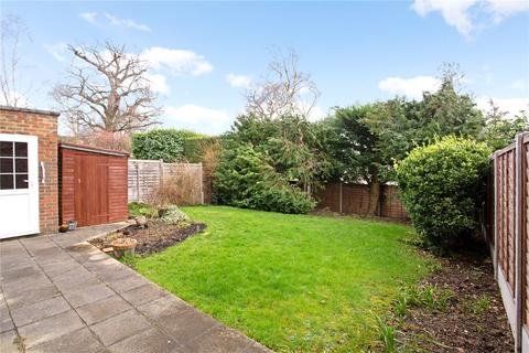 32 Gateway Close, Northwood, HA6 2RW