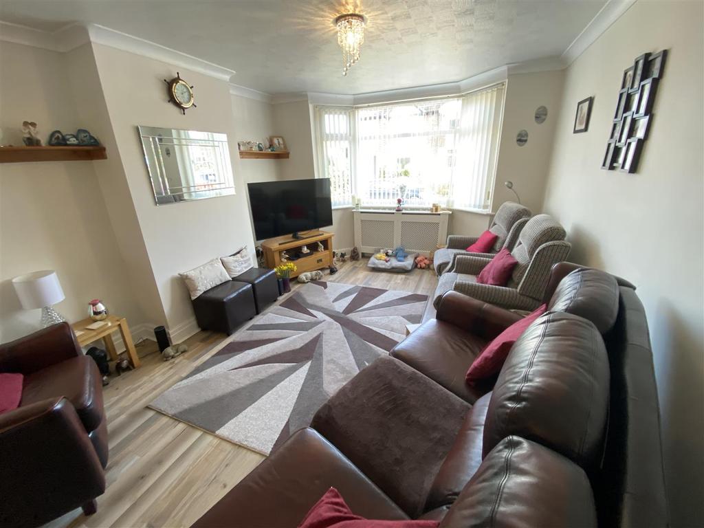 Ollerton Avenue, SALE 3 bed semidetached house £425,000