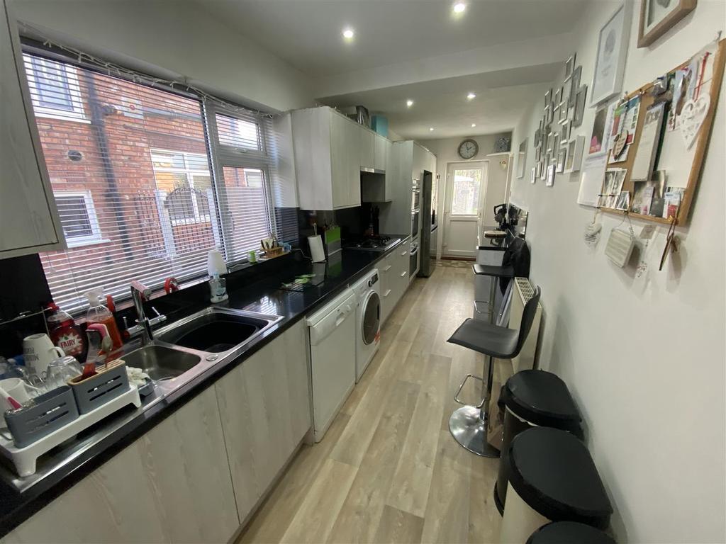 Ollerton Avenue, SALE 3 bed semidetached house £425,000
