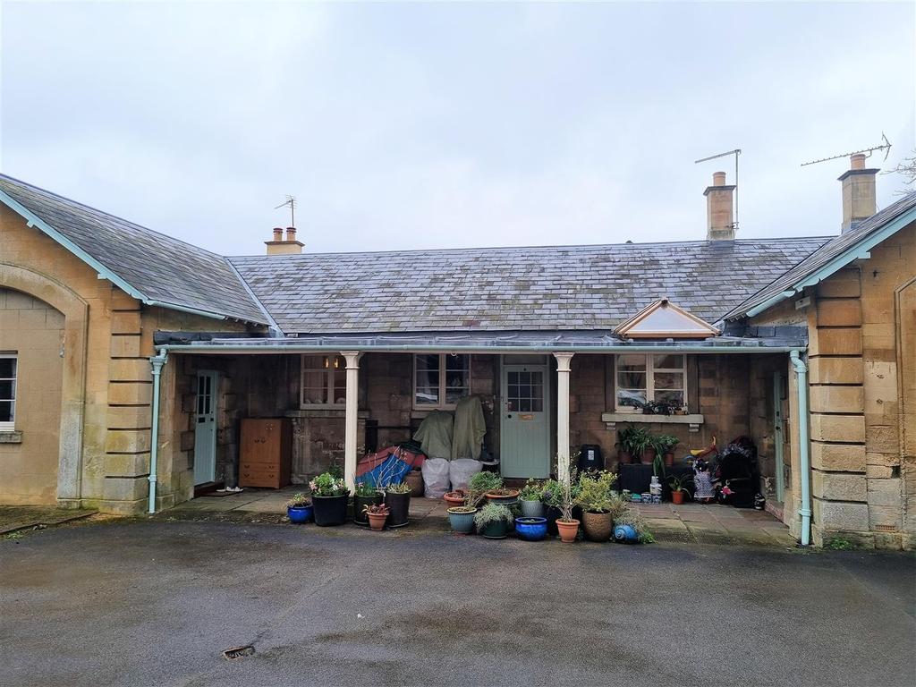 Pew Hill, Chippenham 3 bed semidetached bungalow £180,000