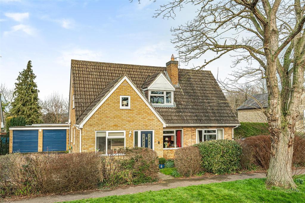 Rectory Close, Carlton, Bedford 4 bed detached house £475,000