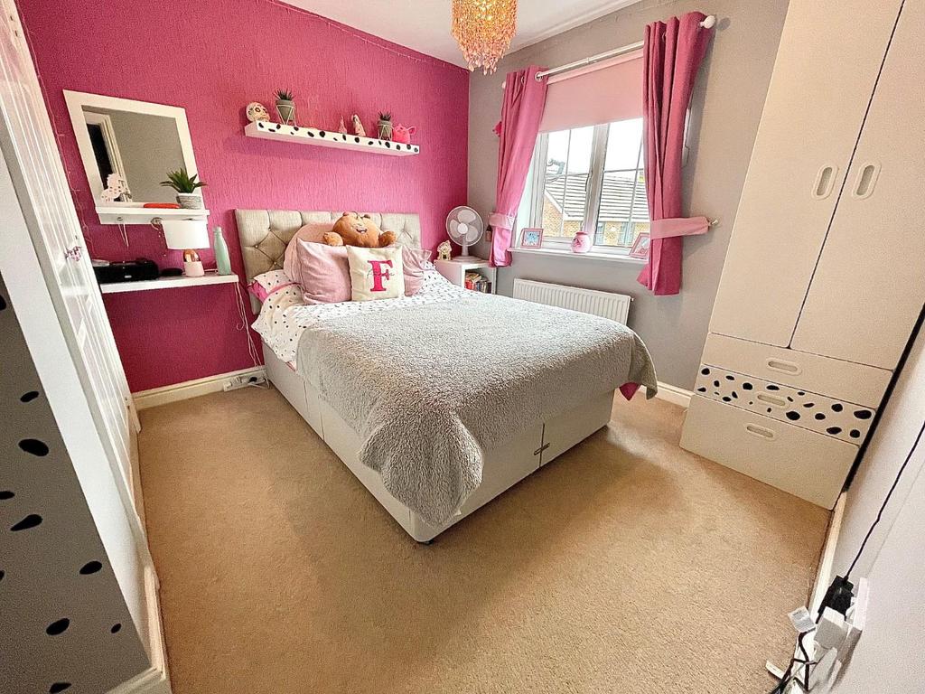 Bed 2.jpg