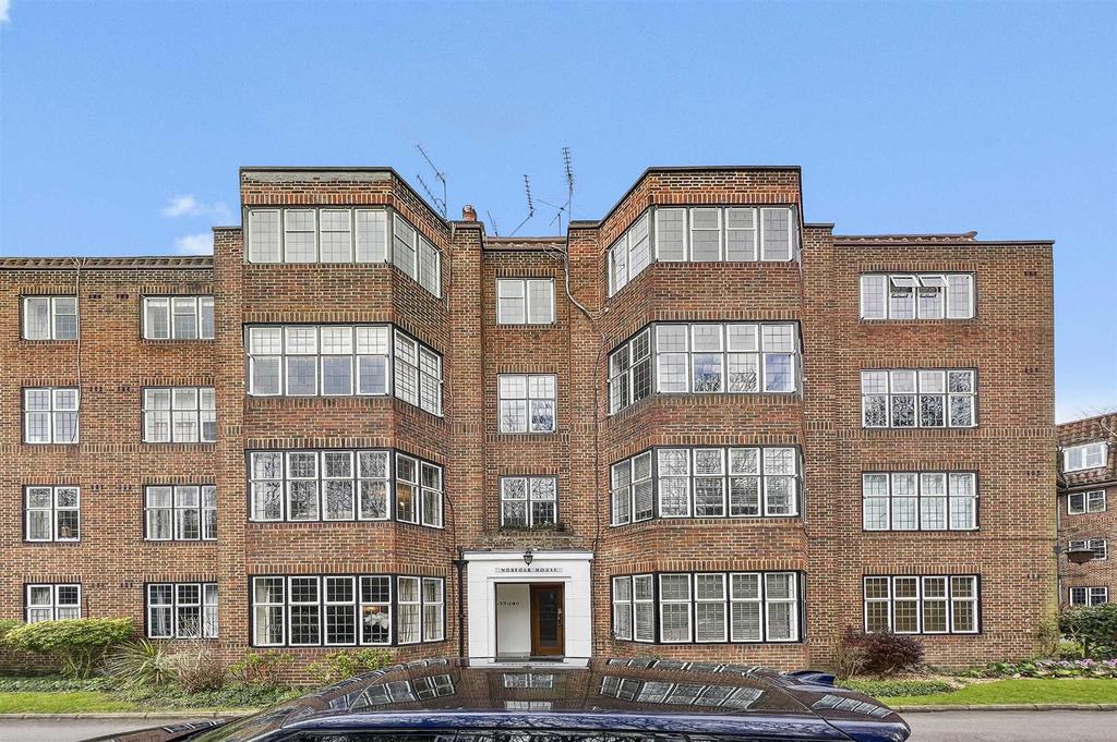 Norfolk House, Highlands Heath, Putney 3 bed flat £695,000