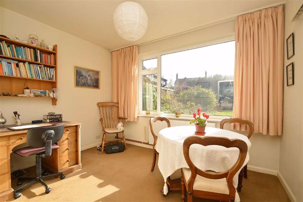Kingswood Crescent, Copthorne, Shrewsbury 4 bed semidetached house £