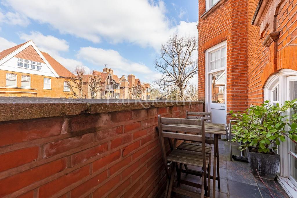 Wedderburn Road, Belsize Park NW3 2 bed flat £3,358 pcm (£775 pw)