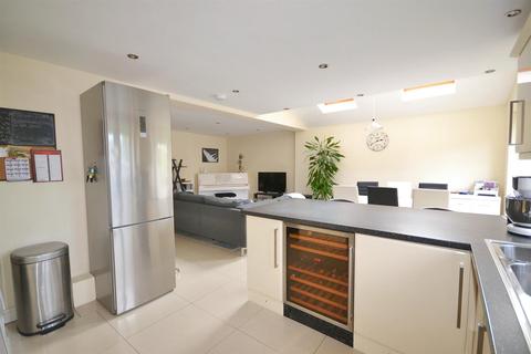 11 Carnarvon Drive, Burton Joyce, Nottingham, NG14 5ER