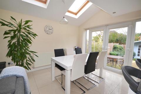 11 Carnarvon Drive, Burton Joyce, Nottingham, NG14 5ER