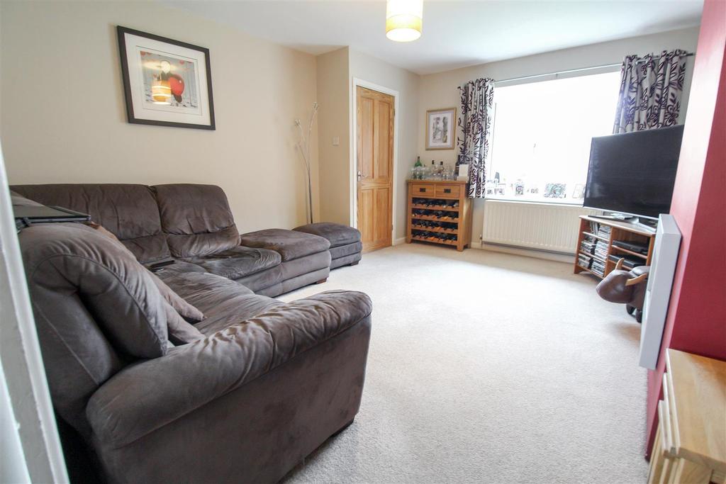 Walford Grove, Warwick 3 bed house £325,000