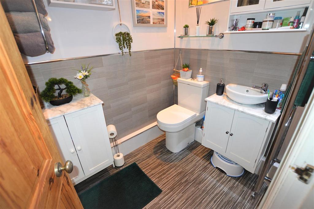 Shower room 1.JPG