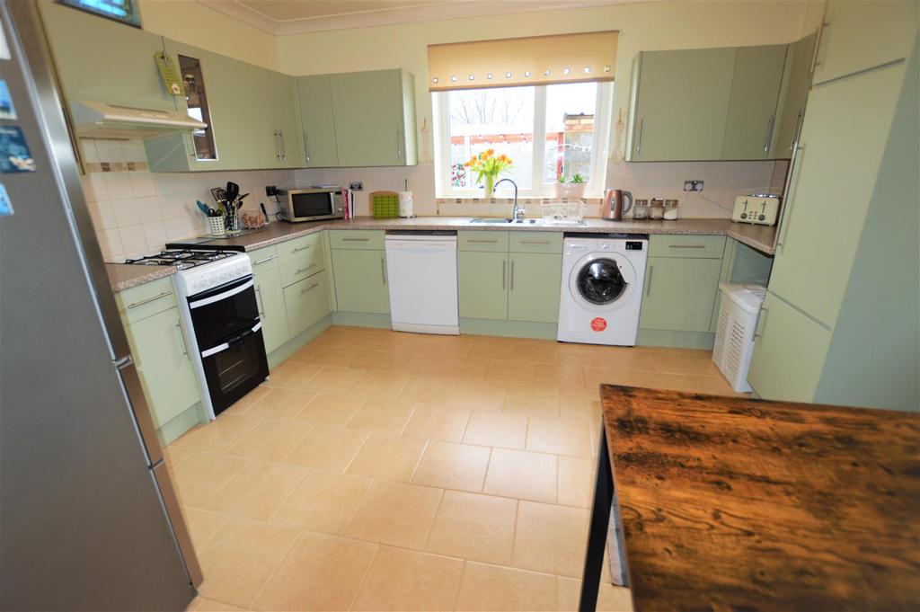 Kitchen2.JPG
