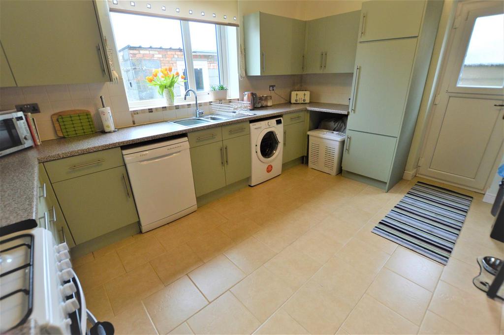 Kitchen1.JPG