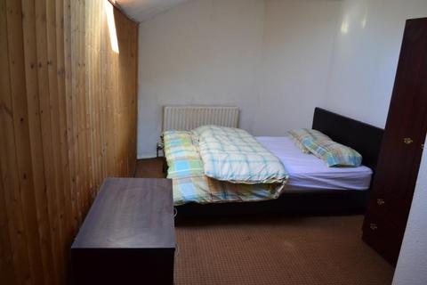 3 bedroom flat to rent - Woodsley Road, Woodhouse, Leeds, LS3