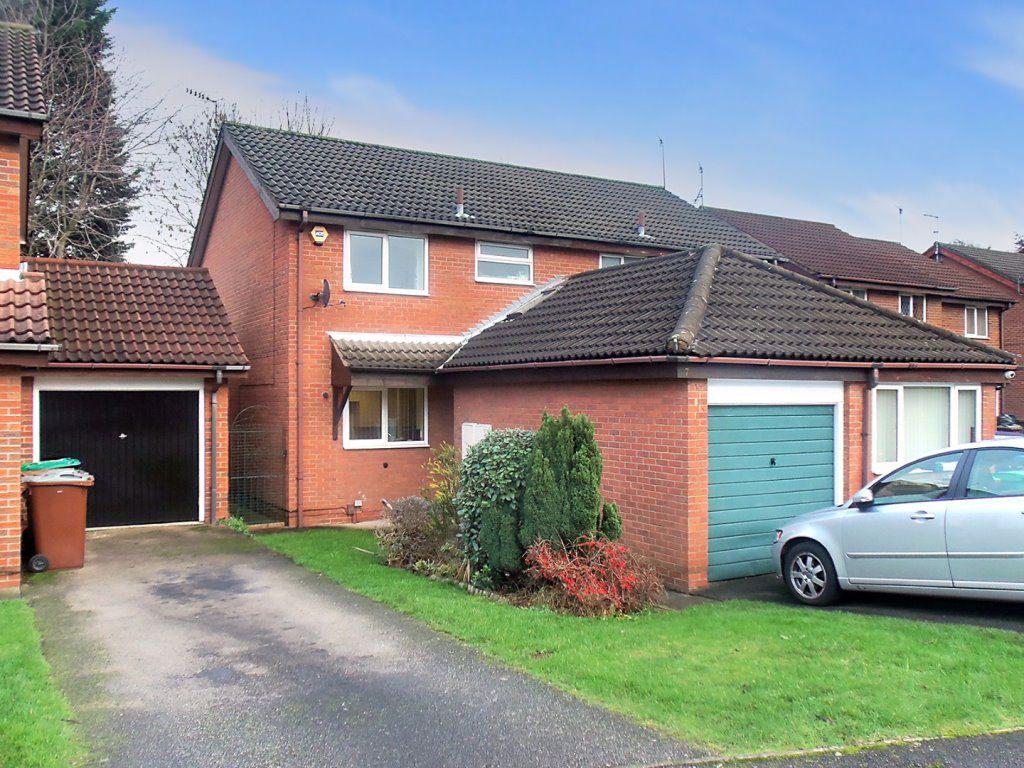 Shirebrooke Close, Basford... 3 bed semidetached house £795 pcm (£