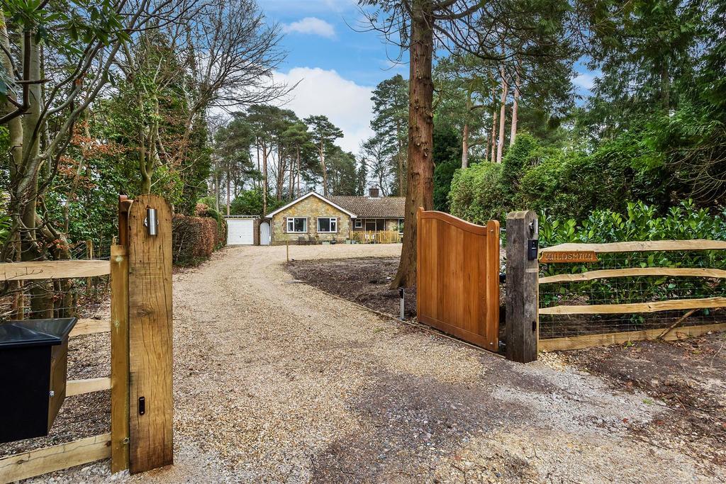 Common Hill, West Chiltington... 3 bed detached house £895,000