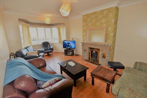 4 bedroom flat to rent, St Chads Drive